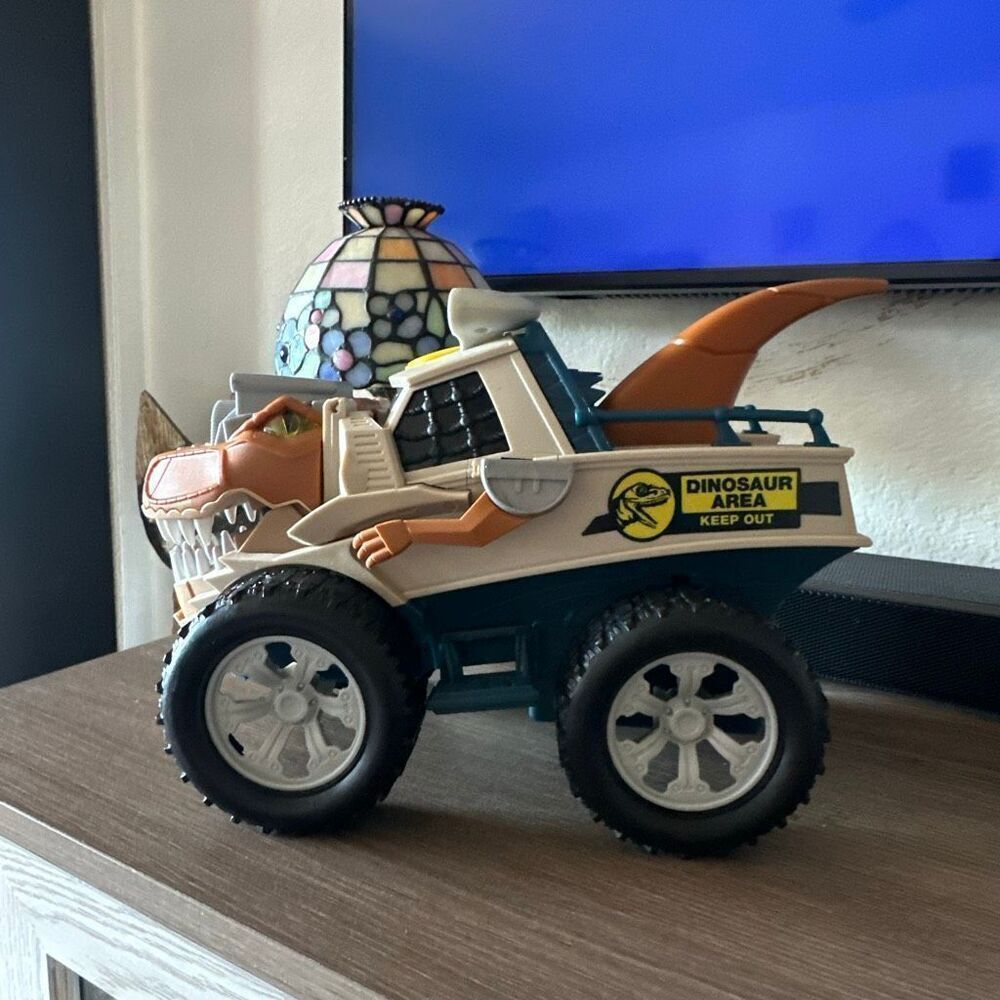Adventure Force Dinosaur Area Truck / lights and sound truck